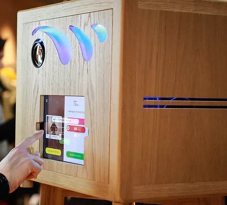 La borne avec l’appareil photo intégré
