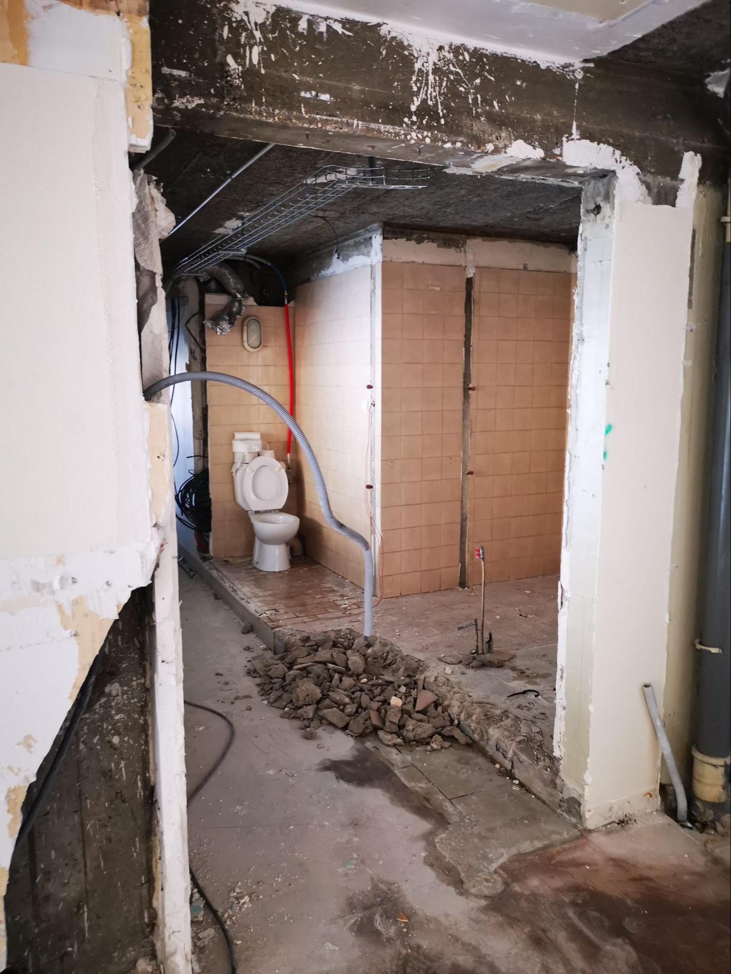 Ancien WC et salle serveur