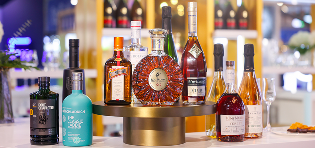 Interface de l'assistant IA de marque conçue par Playmoweb pour Rémy Cointreau