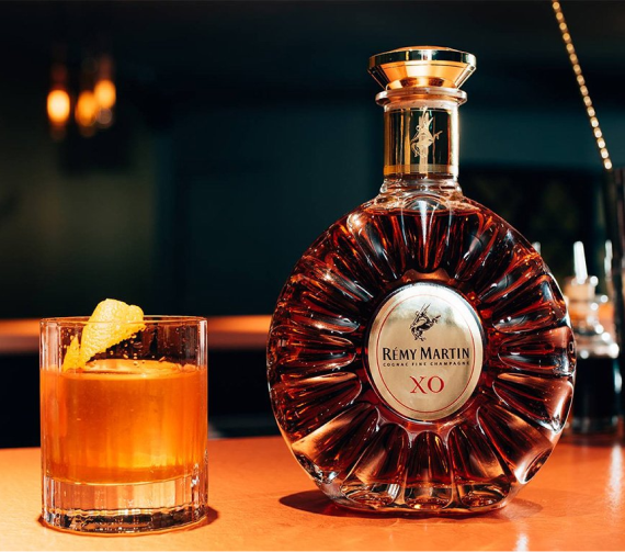 Écran de conversation de l'assistant IA de marque Rémy Cointreau