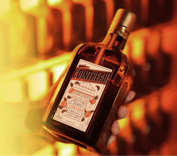 Galerie de médias générés par l'assistant IA de marque Rémy Cointreau